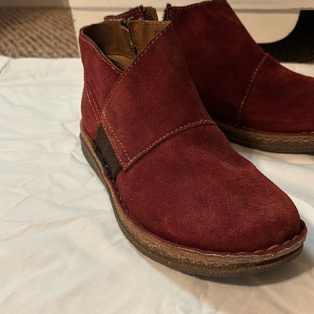 Born booties nwot rust/sienna color size 7/38